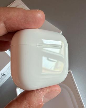 Apple AirPods 4 modello ANC e custodia wireless