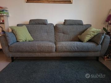 Divano 4 posti con Pouf