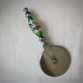 Rotella taglia pizza con manico in murrina