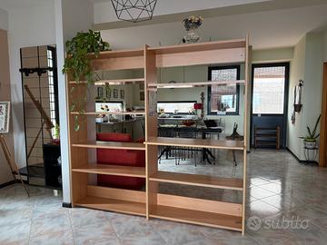 Libreria moderna a giorno