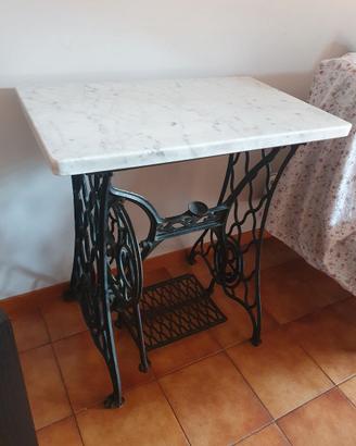 Macchina da cucire Singer con piano in marmo