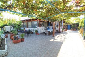 VILLA A SCHIERA A CAMPOMARINO