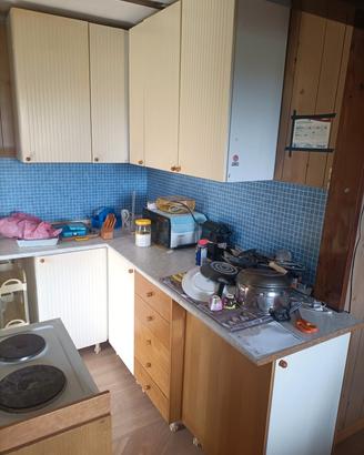 tavolo con sedie vetrina mobile 