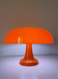 Lampada da Tavolo Fungo Arancione Stile Artemide