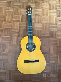 Chitarra classica marroncina