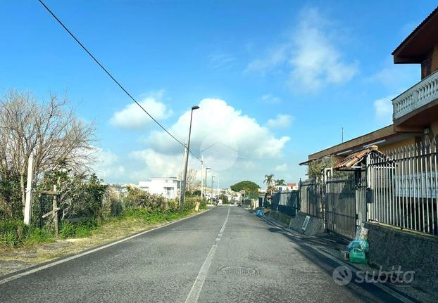 4 LOCALI A MONTE DI PROCIDA