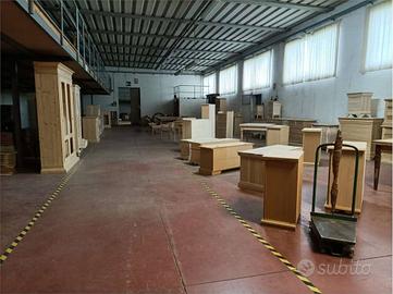 Immobile di 2700 m² con 4 locali a Porcari