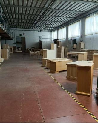 Immobile di 2700 m² con 4 locali a Porcari