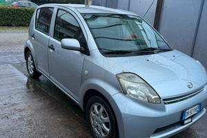 Daiathsu sirion , toyota yaris