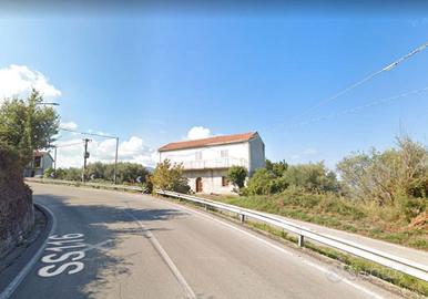 Casa da ristrutturare con terreno