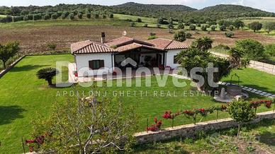 Rustico / Casale di 160 m² con 5 locali e box auto