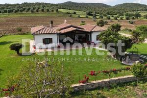 Rustico / Casale di 160 m² con 5 locali e box auto