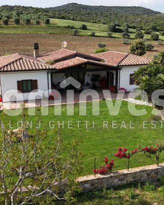 Rustico / Casale di 160 m² con 5 locali e box auto