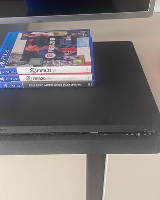 PlayStation 4 Slim + 3 giochi