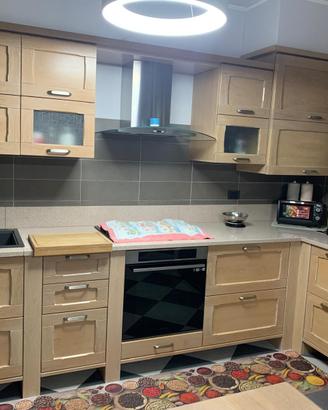 Cucina completa artigianale in rovere massiccio