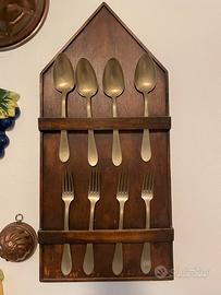 Portaposate con posate antiche