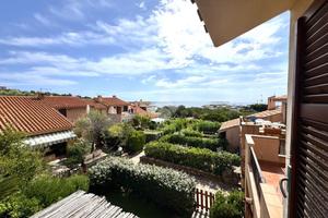 VILLA A SCHIERA A BUDONI