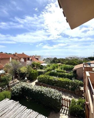 VILLA A SCHIERA A BUDONI