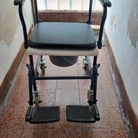 sedia a rotelle "comoda"