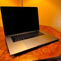 MacBook Pro 15" (2017) - 512GB