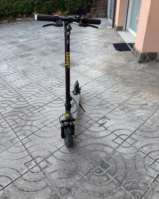 Monopattino Jeep dual Jeff nero