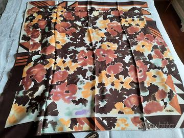 Foulard FENDI pura seta .Vintage