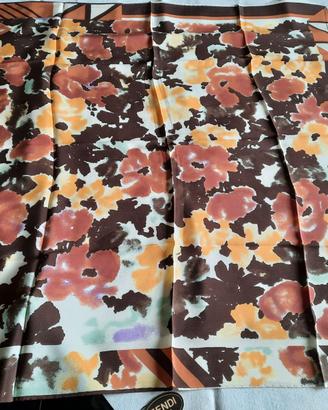 Foulard FENDI pura seta .Vintage