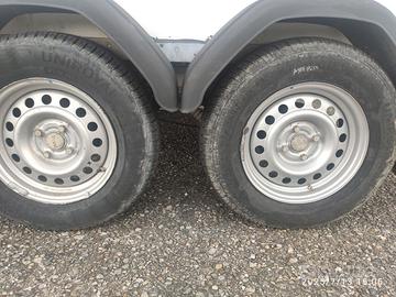 Pneumatici completi di cerchio