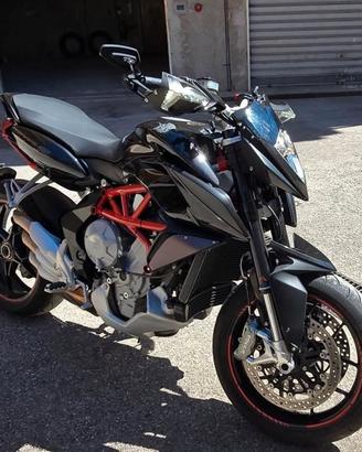 MV Augusta Rivale 800 anno 2016, 18000 km circa 