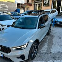 Volvo XC40 B3 automatico Plus Dark