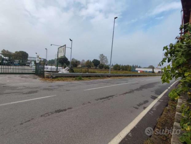 Proponiamo terreno edificabile su strada di passag