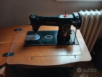 SINGER, MACCHINA DA CUCIRE A PEDALE (57x78x44).