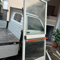 Porta di emergenza con maniglione antipanico