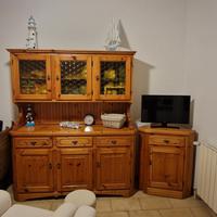  Soggiorno in pino massello composto come descriz.