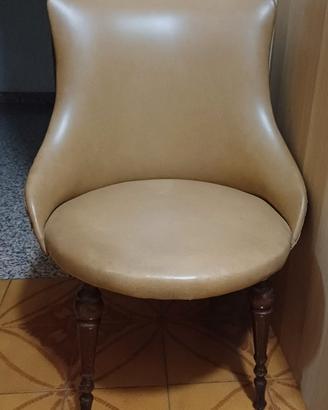 Poltroncina vintage in ecopelle
