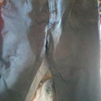 Pantaloni maschili di vari colori grigi blu beige