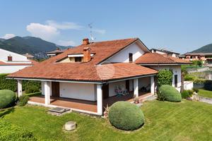 VILLA SINGOLA A PARATICO