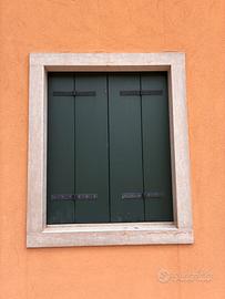 Scuri in legno colore verde