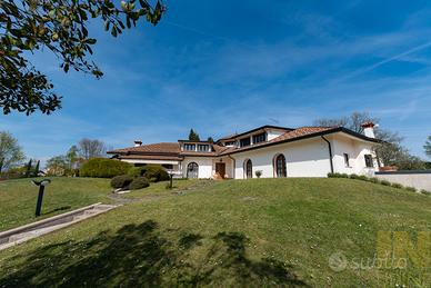 Panoramica villa luxury in zona "Golf Club"