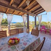 VILLA 10-14 POSTI FRONTE MARE A cAPILUNGO