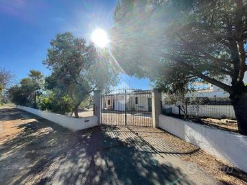 VILLA SINGOLA A RACALE