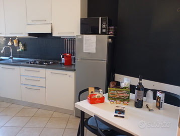 LIVORNO stanza singola donne insegnanti/accademia