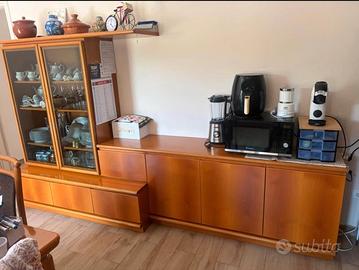 Credenza più vetrina+tavolo 4 sedie piu lampdario