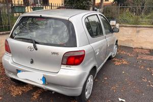 TOYOTA YARIS - 2001