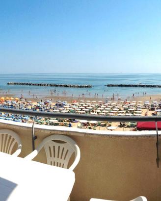 Direttamente sulla spiaggia fronte mare