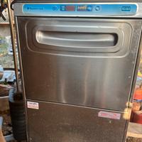 Lavastoviglie professionale