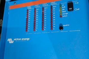 Victron skylla-i 24 80 3 caricabatterie