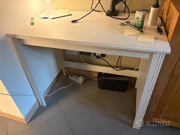Scrivania IKEA BRUSALI bianca con ripiani
