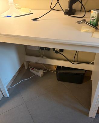Scrivania IKEA BRUSALI bianca con ripiani