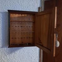 Antico Portachiavi da Muro in Legno numerato